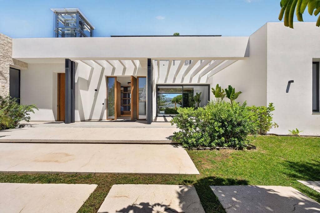 4 bedroom Villa for sale in Albir with pool garage - € 3,950,000 (Ref: 9567850)