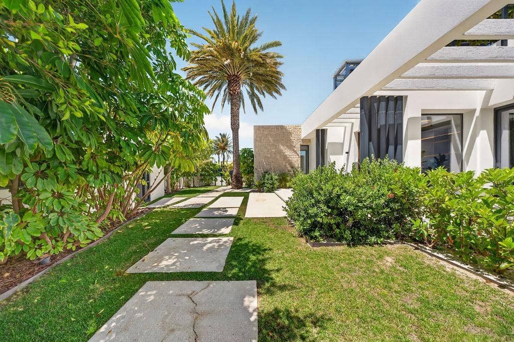 4 bedroom Villa for sale in Albir with pool garage - € 3,950,000 (Ref: 9567850)