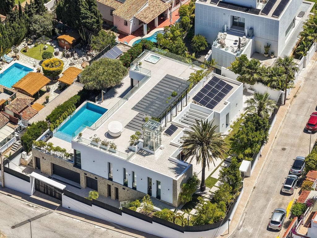 4 bedroom Villa for sale in Albir with pool garage - € 3,950,000 (Ref: 9567850)