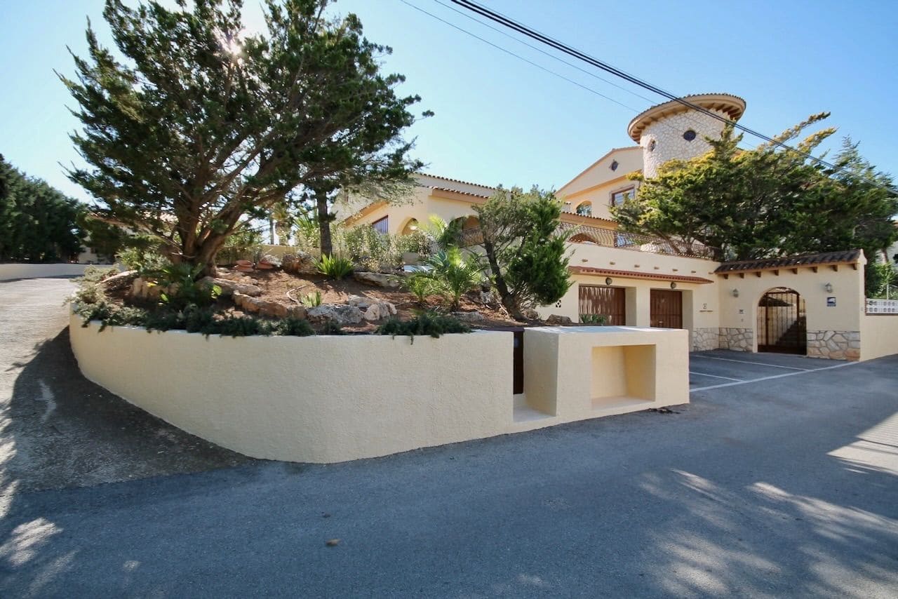 6 soverom Villa til salgs i La Nucia med svømmebasseng garasje - € 975 000 (Ref: 9567851)