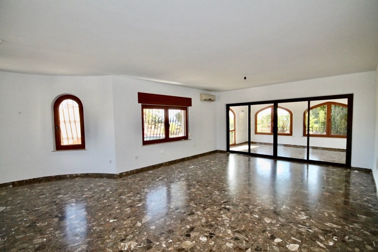 6 soverom Villa til salgs i La Nucia med svømmebasseng garasje - € 975 000 (Ref: 9567851)