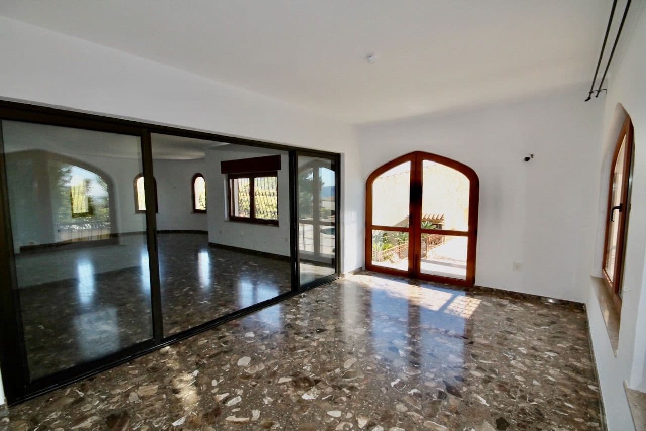 6 soverom Villa til salgs i La Nucia med svømmebasseng garasje - € 975 000 (Ref: 9567851)