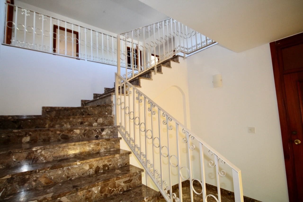 6 soverom Villa til salgs i La Nucia med svømmebasseng garasje - € 975 000 (Ref: 9567851)