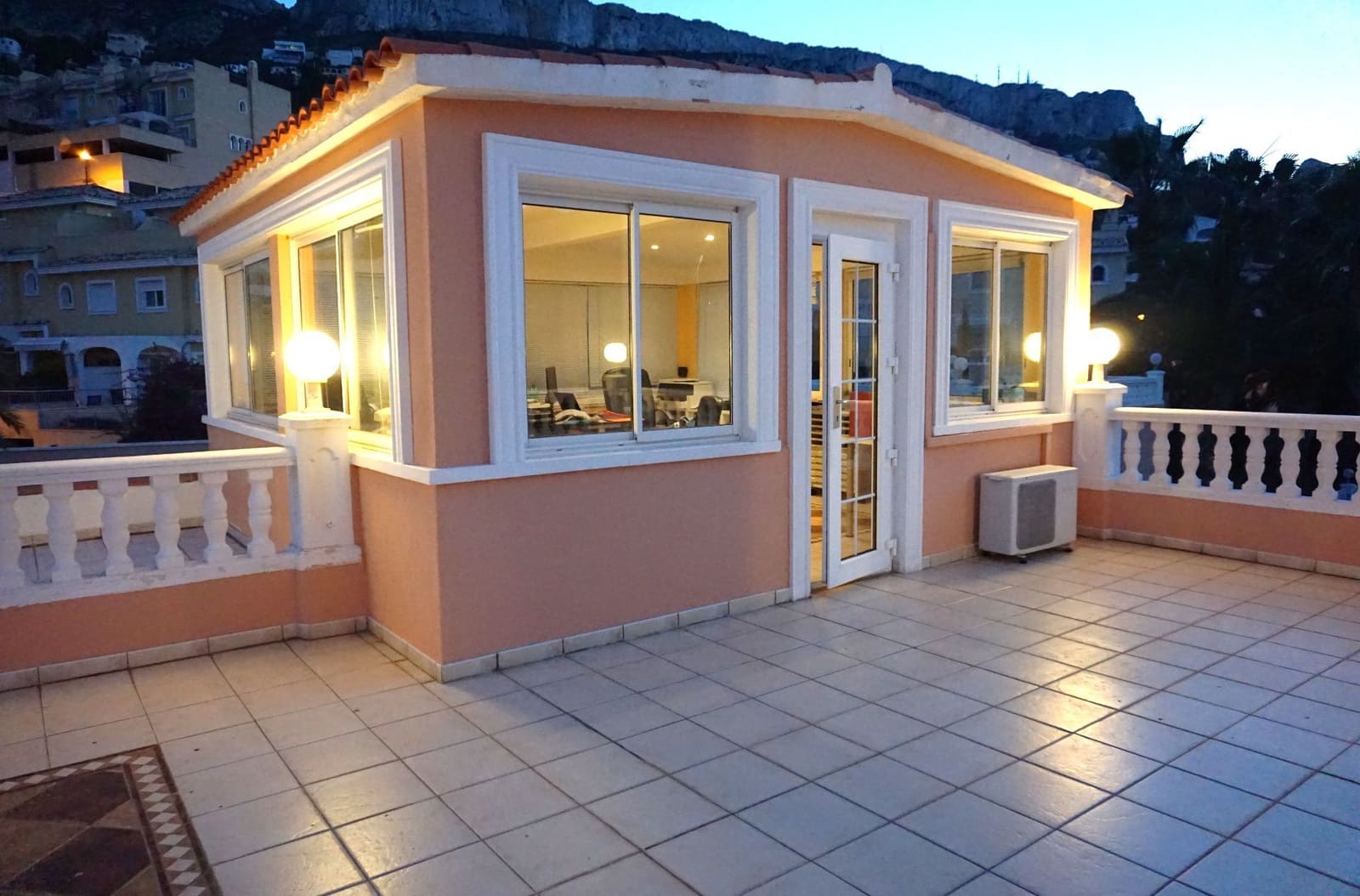 5 quarto Moradia para venda em Calpe / Calp com piscina garagem - 895 000 € (Ref: 9567855)