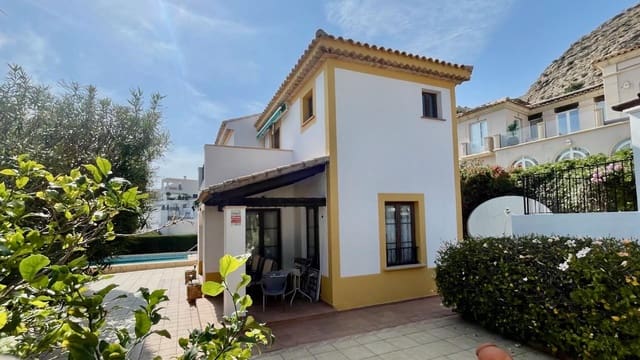 Chalet de 3 habitaciones en Finestrat en venta con piscina - 699.000 € (Ref: 9677470)