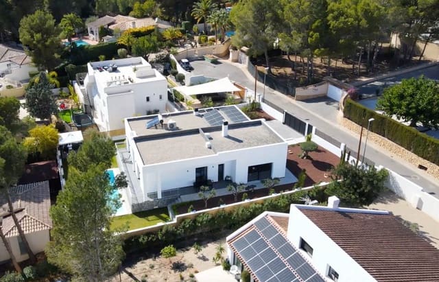 4 sypialnia Willa na sprzedaż w Altea z basenem - 975 000 € (Ref: 9772513)