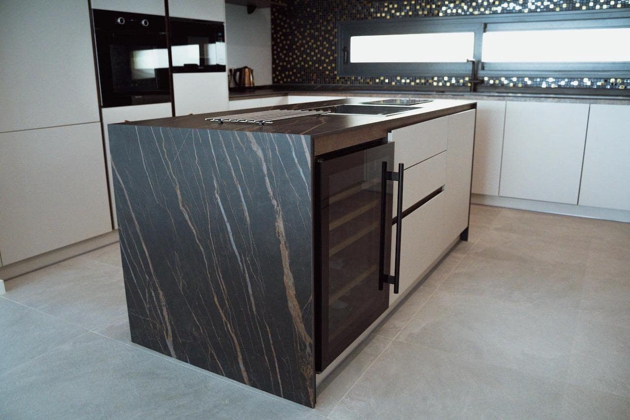 5 bedroom Villa for sale in Finestrat with pool garage - € 2,650,000 (Ref: 9777301)