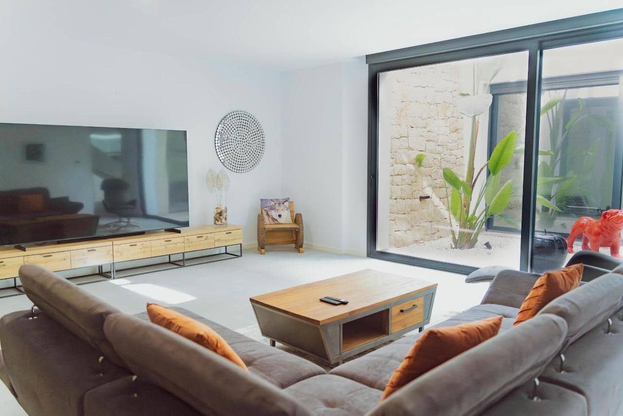 5 bedroom Villa for sale in Finestrat with pool garage - € 2,650,000 (Ref: 9777301)