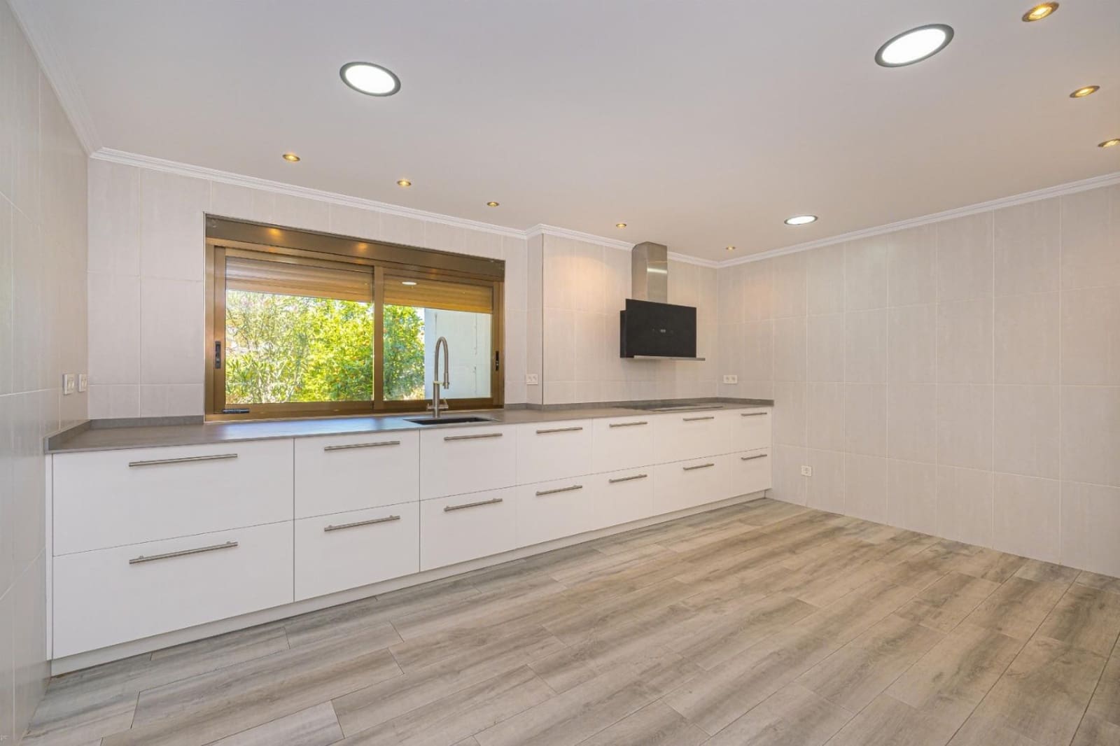 7 soveværelse Finca/Landehus til salg i Alfaz del Pi / L'Alfas del Pi med swimmingpool garage - € 1.049.900 (Ref: 9834993)