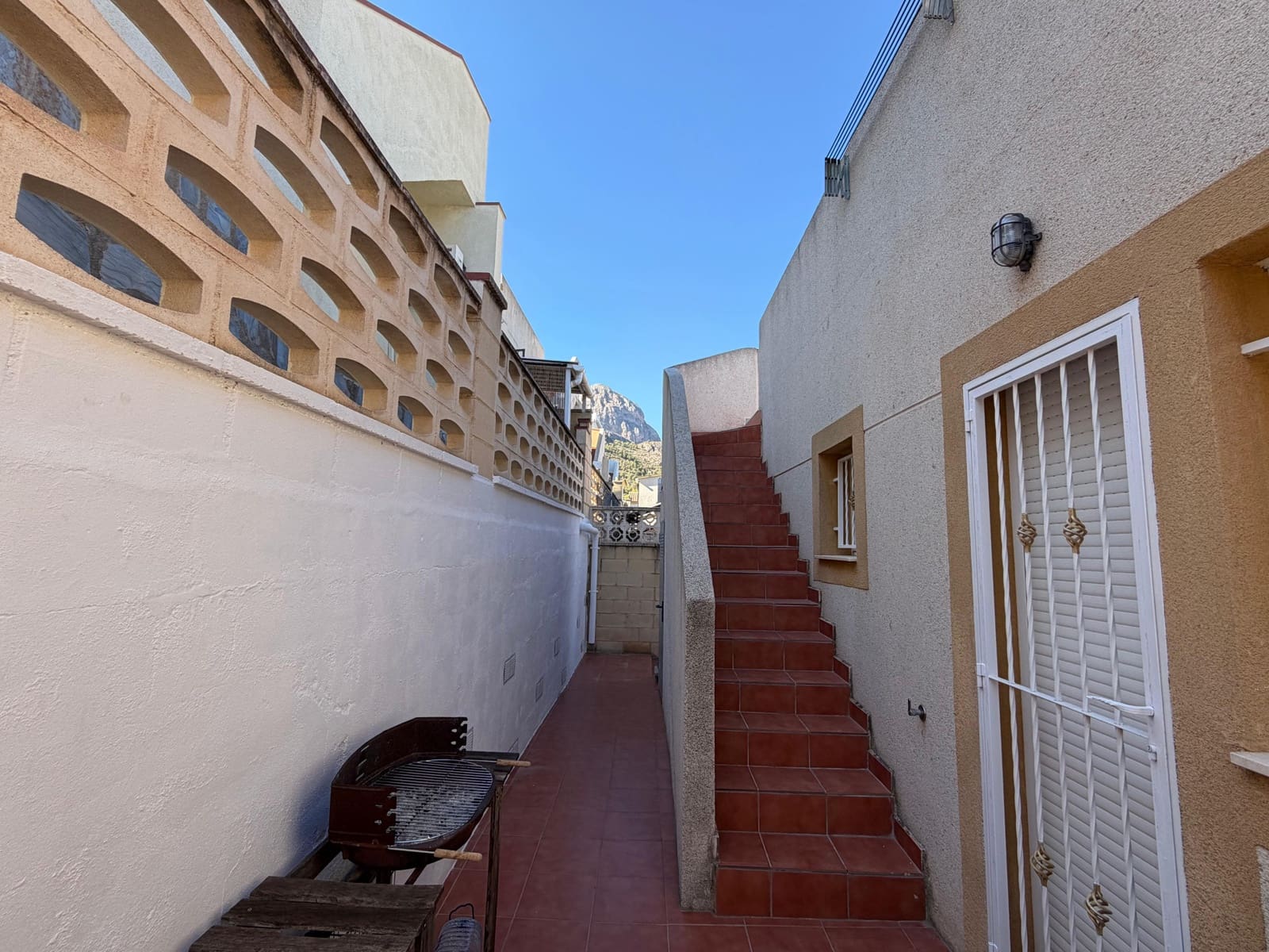 2 bedroom Bungalow for rent in Polop with pool - € 850 (Ref: 10115664)