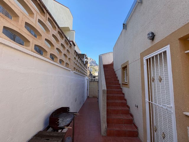 Bungalow de 2 habitaciones en Polop en alquiler con piscina - 850 € (Ref: 10115664)