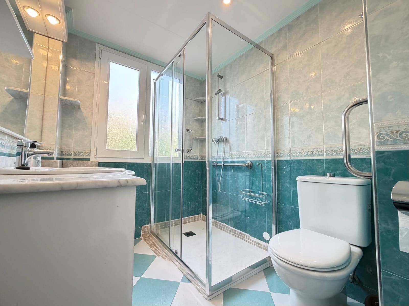 3 bedroom Apartment for sale in Benidorm with pool garage - € 598,000 (Ref: 10186710)