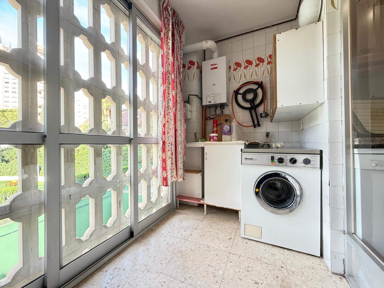 3 bedroom Apartment for sale in Benidorm with pool garage - € 598,000 (Ref: 10186710)