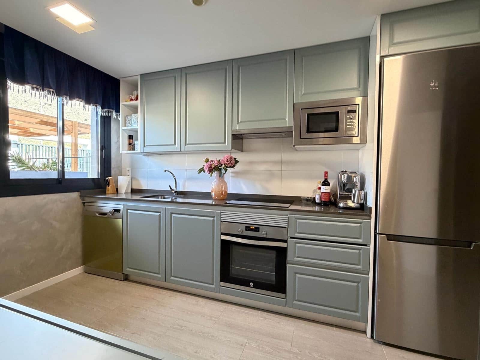 4 sypialnia Apartament na sprzedaż w Benidorm z basenem garażem - 580 000 € (Ref: 8931521)