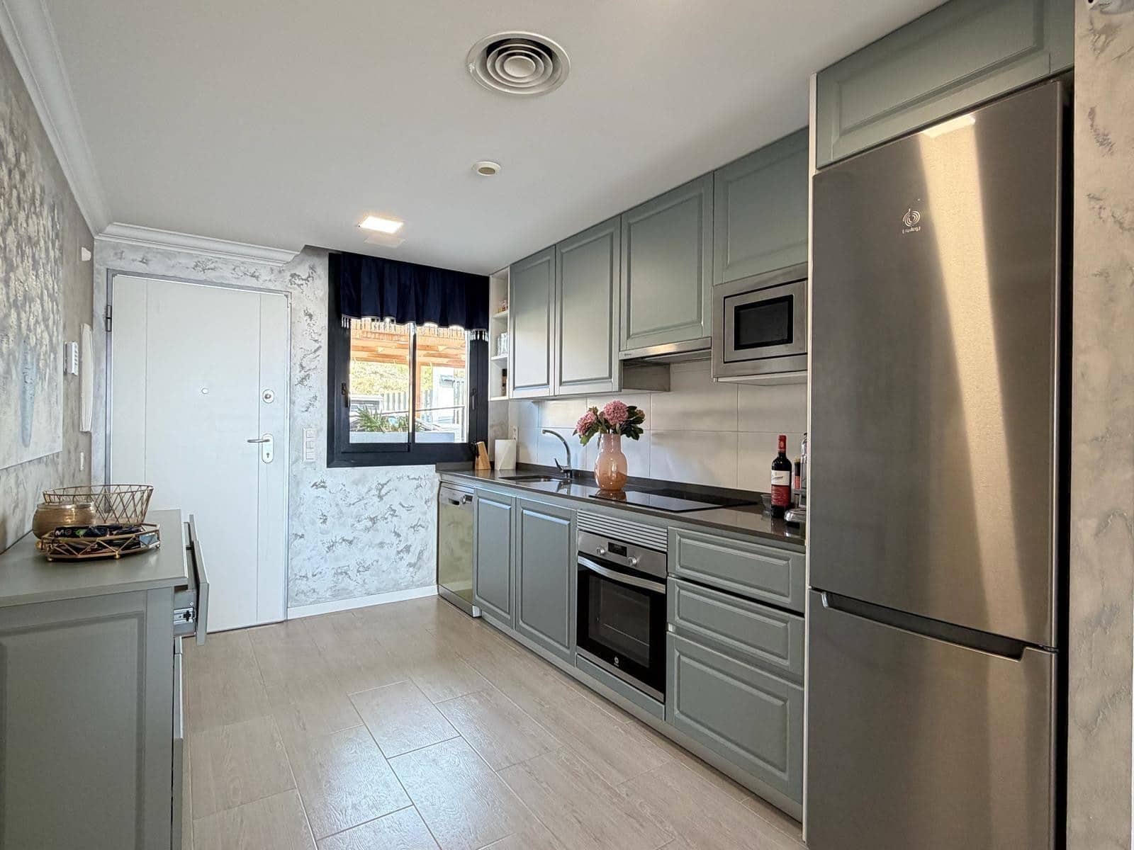 4 sypialnia Apartament na sprzedaż w Benidorm z basenem garażem - 580 000 € (Ref: 8931521)