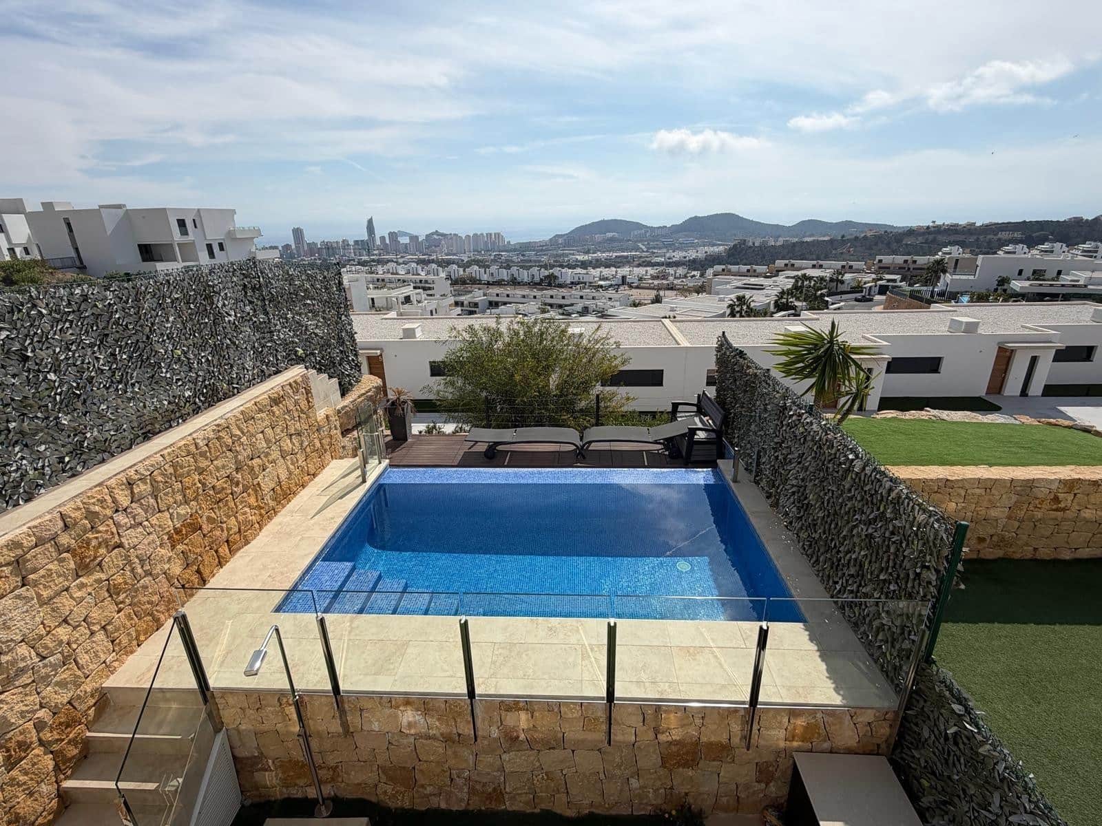 4 sypialnia Apartament na sprzedaż w Benidorm z basenem garażem - 580 000 € (Ref: 8931521)