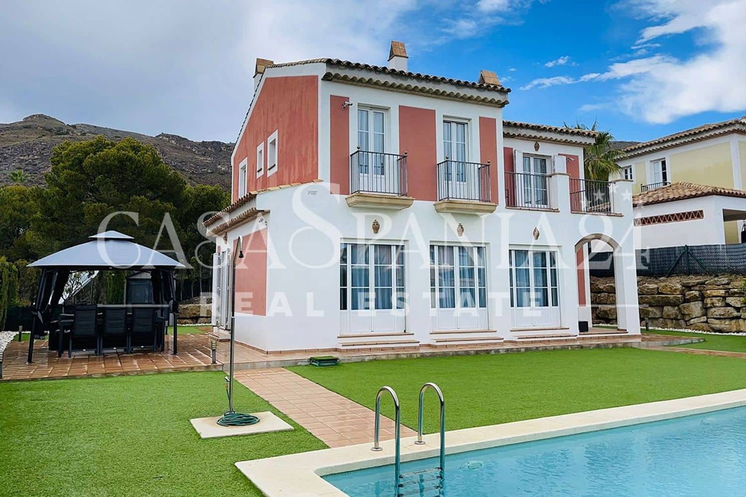 4 Zimmer Villa zu verkaufen in Finestrat mit Pool - 810.000 € (Ref: 9002272)