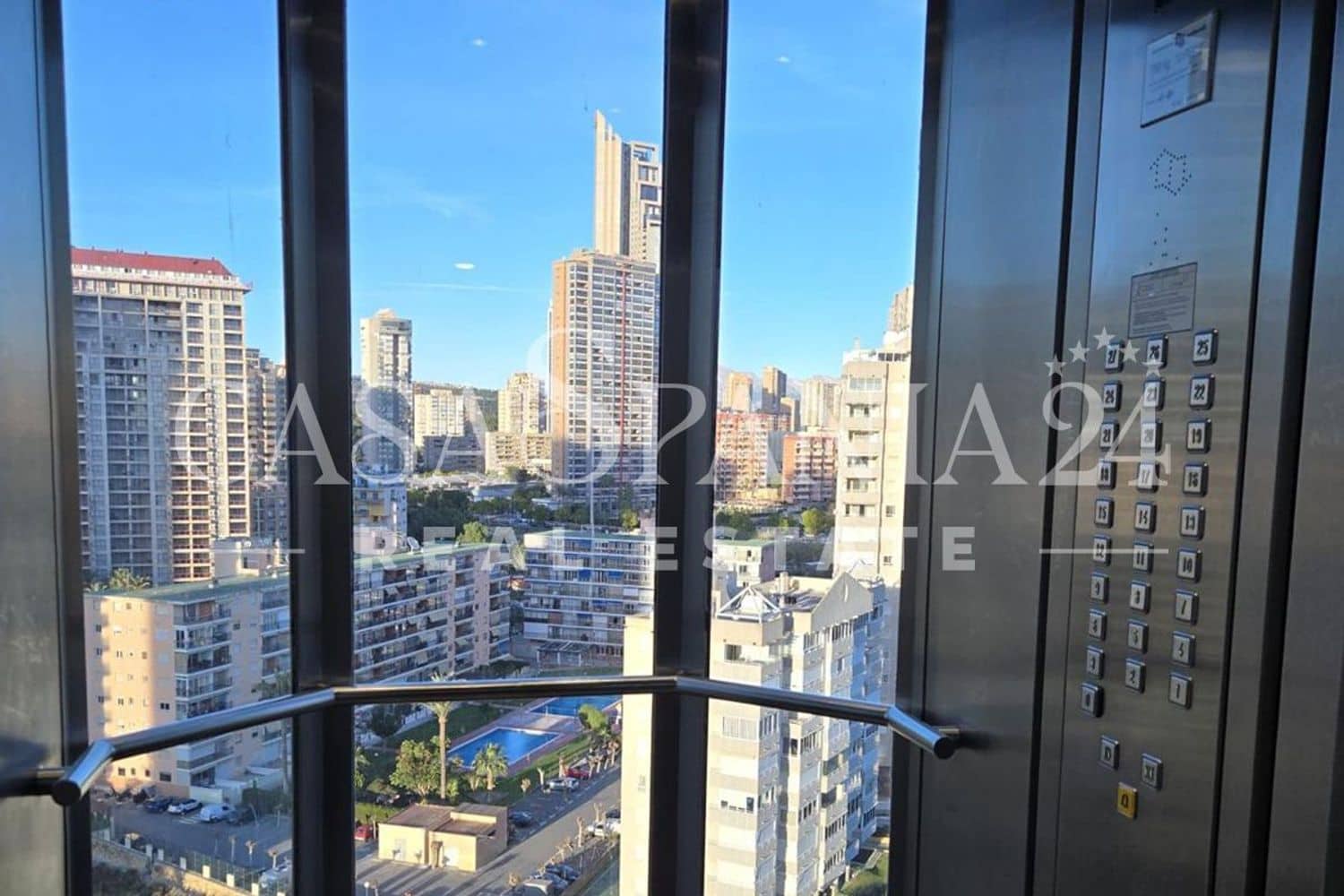 4 soveværelse Lejlighed til salg i La Villajoyosa / Vila Joiosa med swimmingpool - € 350.000 (Ref: 9005357)