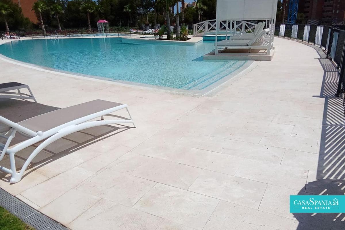 2 bedroom Apartment for sale in Benidorm with pool garage - € 519,000 (Ref: 9014555)