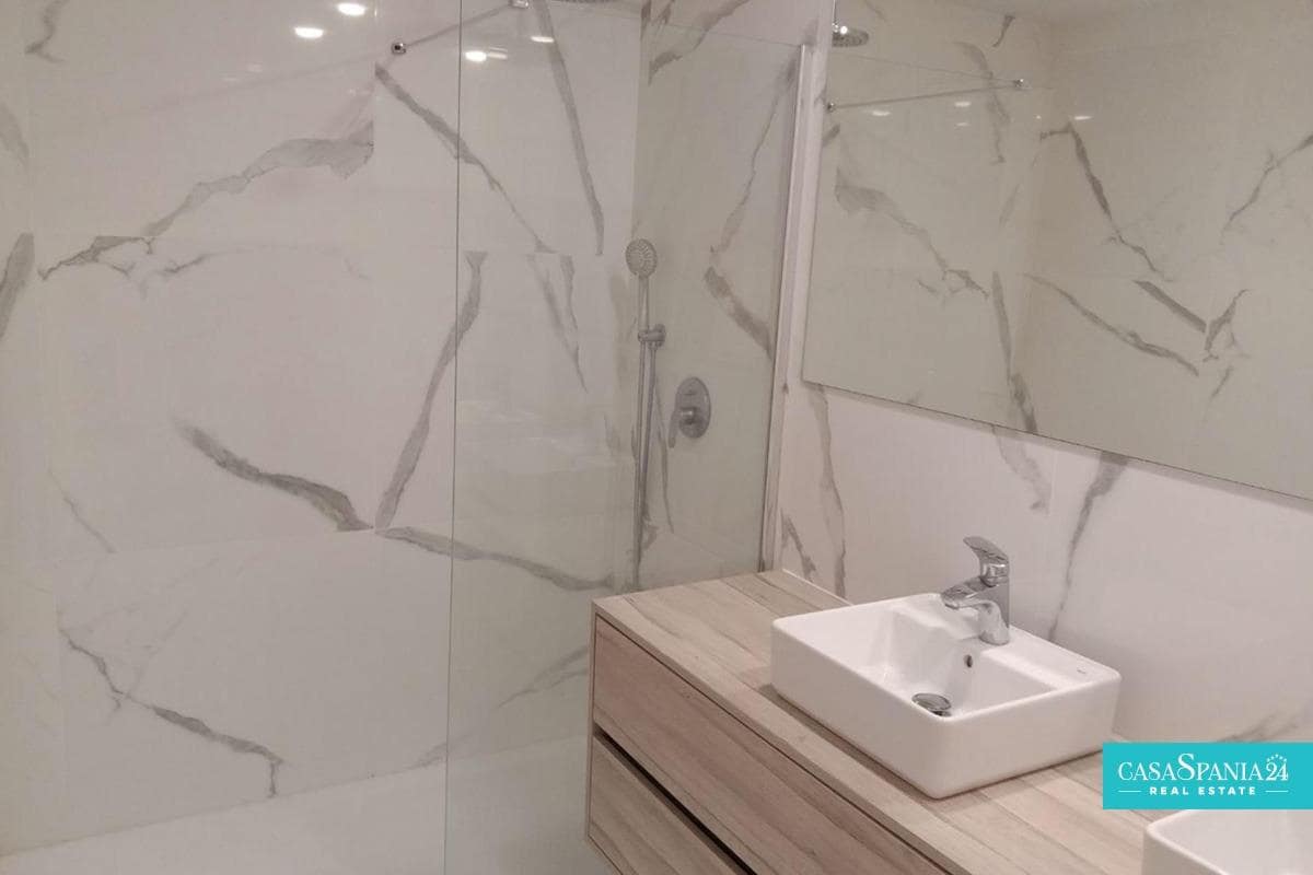 2 bedroom Apartment for sale in Benidorm with pool garage - € 519,000 (Ref: 9014555)