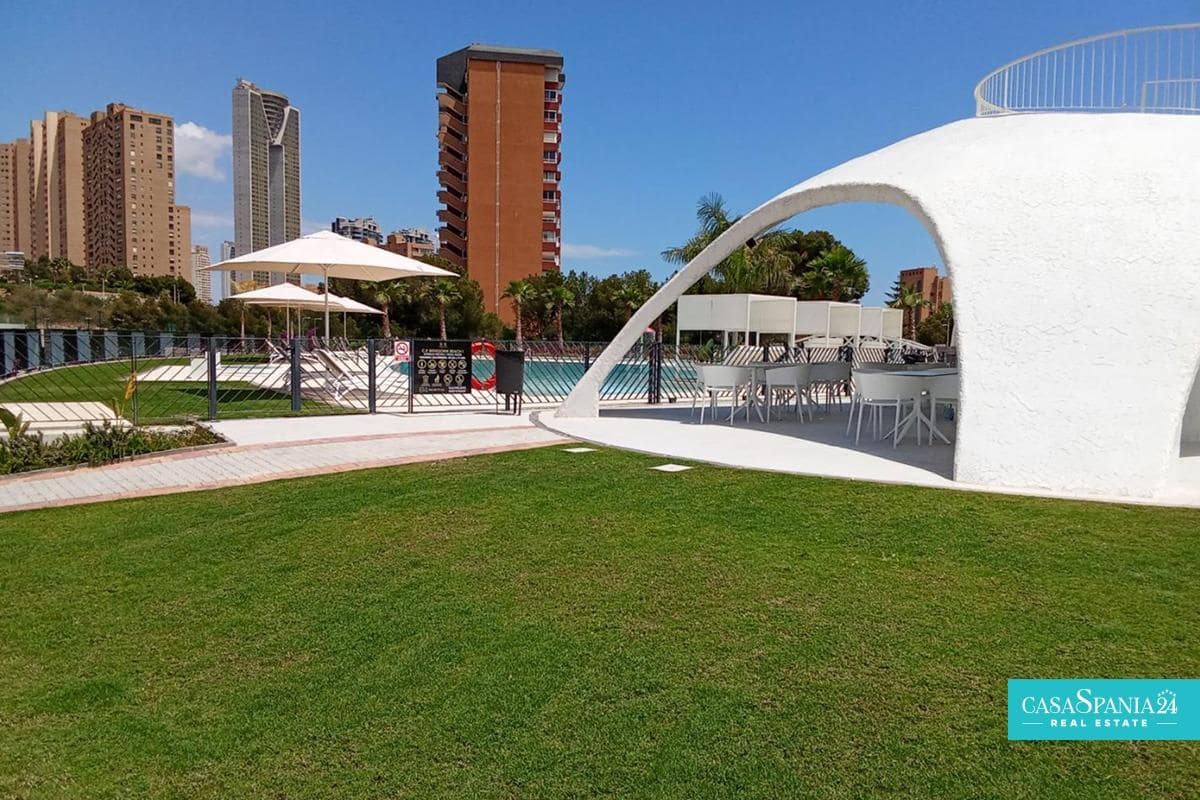 2 bedroom Apartment for sale in Benidorm with pool garage - € 519,000 (Ref: 9014555)
