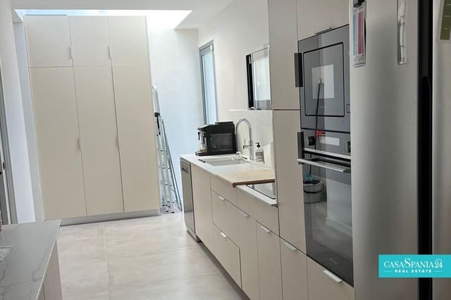 3 soverom Penthouse til salgs i Benidorm med svømmebasseng garasje - € 490 000 (Ref: 9017350)