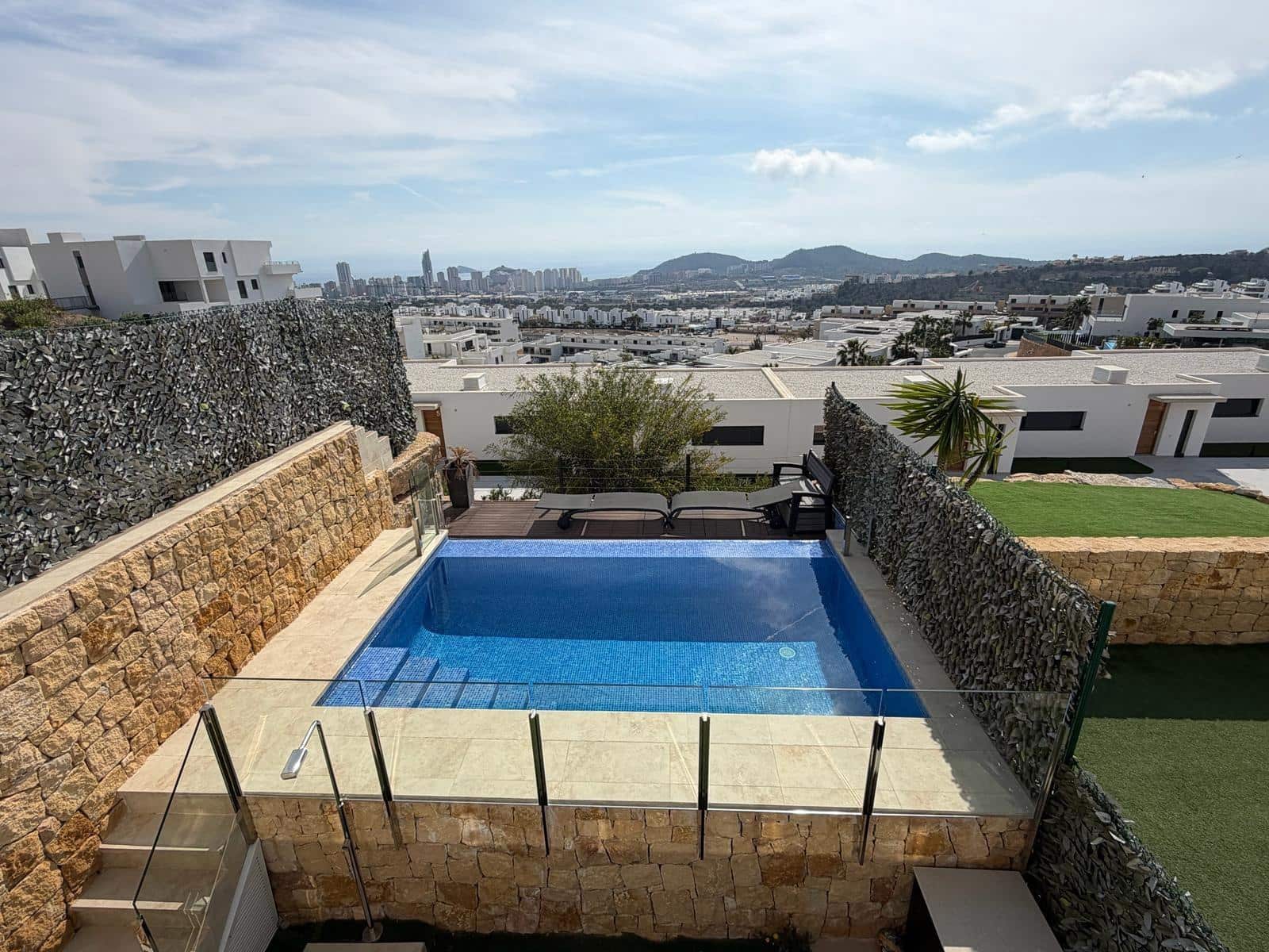 4 bedroom Apartment for sale in Finestrat with pool garage - € 580,000 (Ref: 9128535)