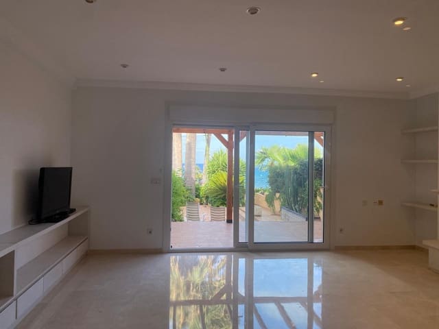 5 slaapkamer Rijtjeshuis te koop in El Campello met zwembad garage - € 776.000 (Ref: 9143144)