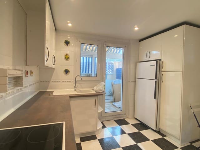 5 slaapkamer Rijtjeshuis te koop in El Campello met zwembad garage - € 776.000 (Ref: 9143144)