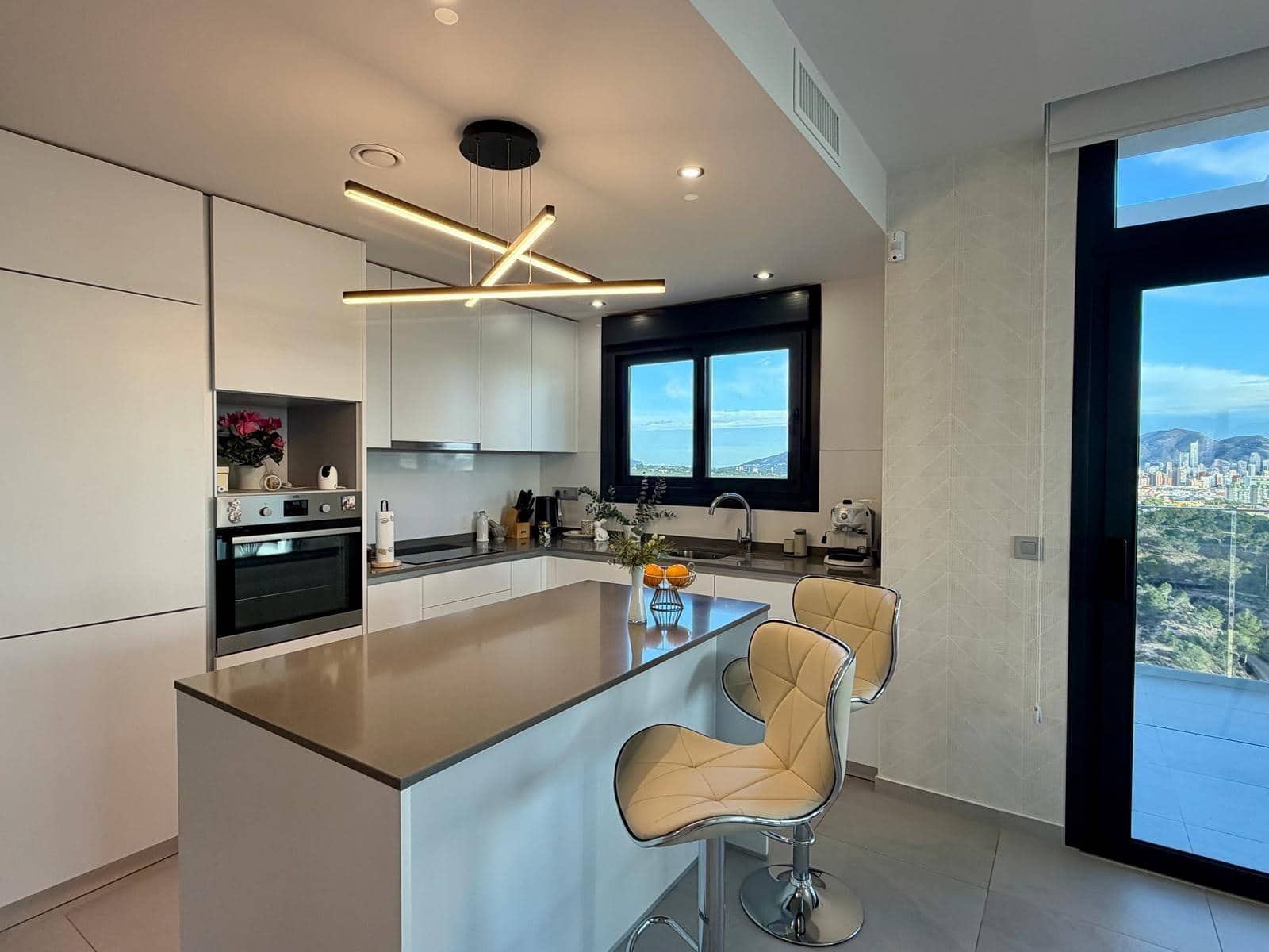 3 sovrum Lägenhet till salu i Benidorm med pool garage - 625 000 € (Ref: 9596407)