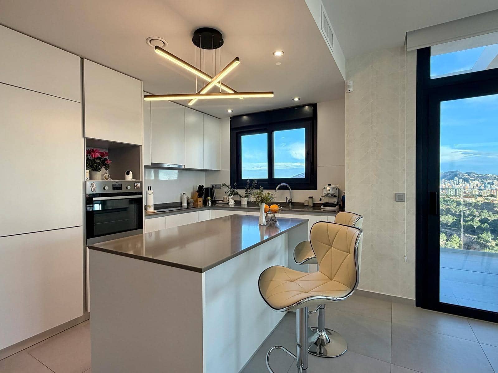 3 camera da letto Appartamento in vendita in Benidorm con piscina garage - 625.000 € (Rif: 9596407)