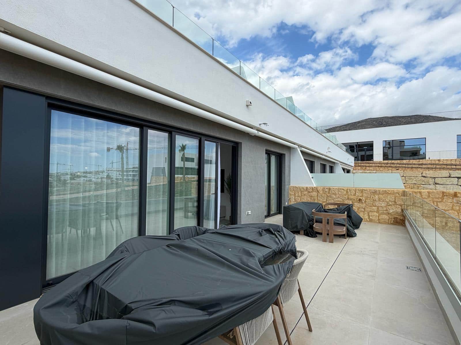 2 makuuhuone Huoneisto vuokrattavana paikassa Finestrat - 2 400 € (Ref: 9625926)