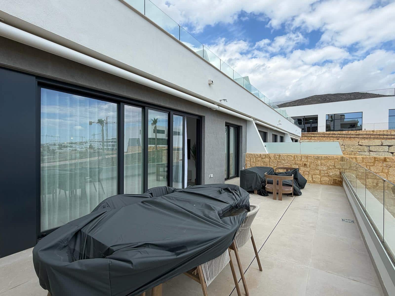 2 makuuhuone Huoneisto vuokrattavana paikassa Finestrat - 2 400 € (Ref: 9625926)