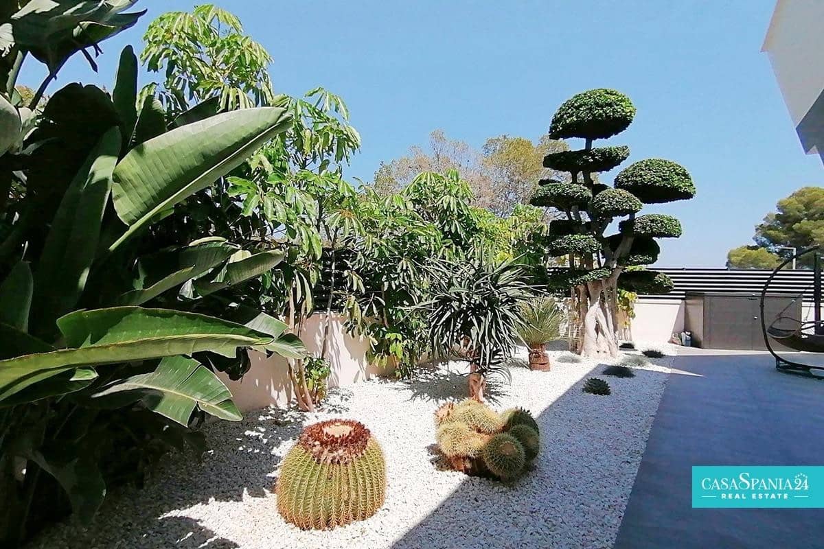 4 bedroom Villa for sale in Benidorm with garage - € 2,500,000 (Ref: 9787629)