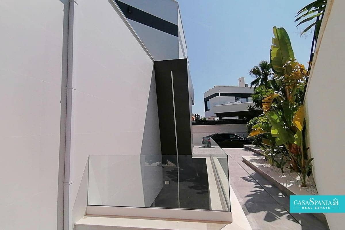4 soverom Villa til salgs i Benidorm med svømmebasseng garasje - € 2 500 000 (Ref: 9787629)