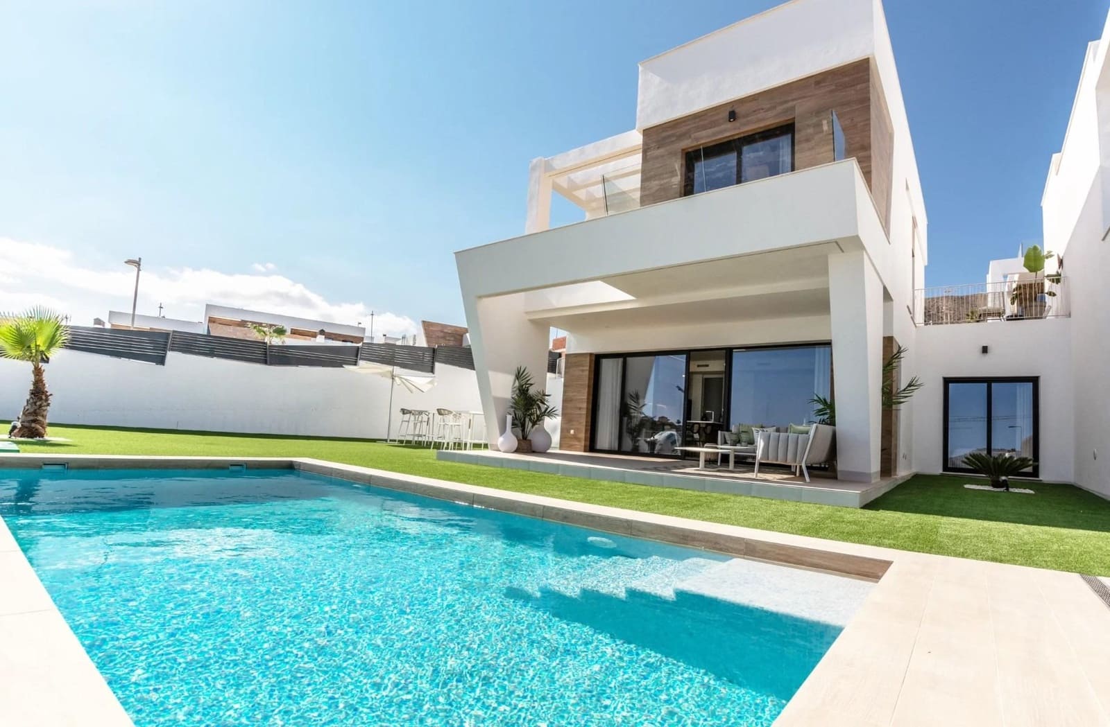 5 bedroom Villa for sale in Finestrat with garage - € 875,000 (Ref: 9787634)