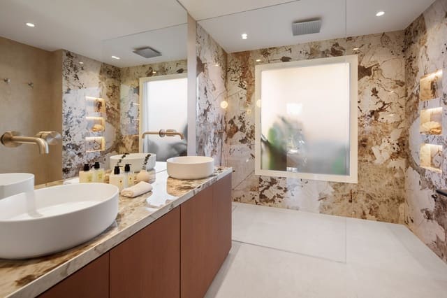 Chalet de 4 habitaciones en Marbella en venta con piscina garaje - 2.595.000 € (Ref: 9787644)