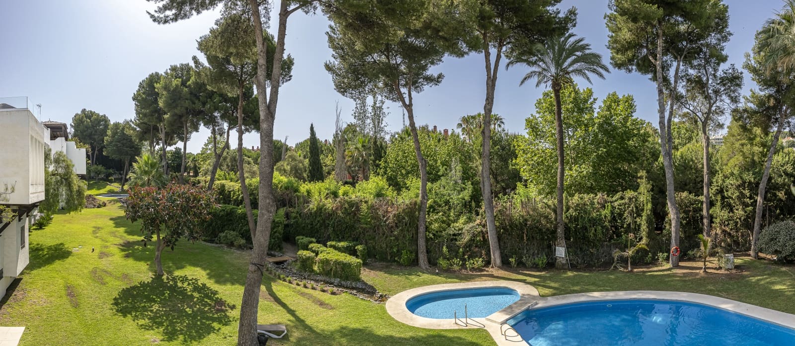 4 soveværelse Villa til salg i Nueva Andalucia med swimmingpool garage - € 2.495.000 (Ref: 9796902)