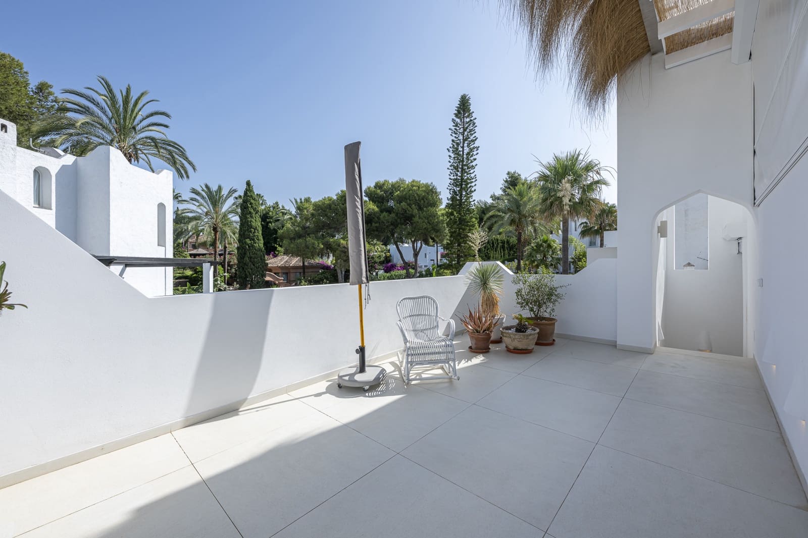 4 soveværelse Villa til salg i Nueva Andalucia med swimmingpool garage - € 2.495.000 (Ref: 9796902)