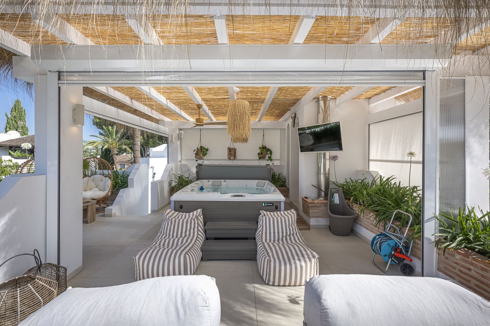 4 soveværelse Villa til salg i Nueva Andalucia med swimmingpool garage - € 2.495.000 (Ref: 9796902)