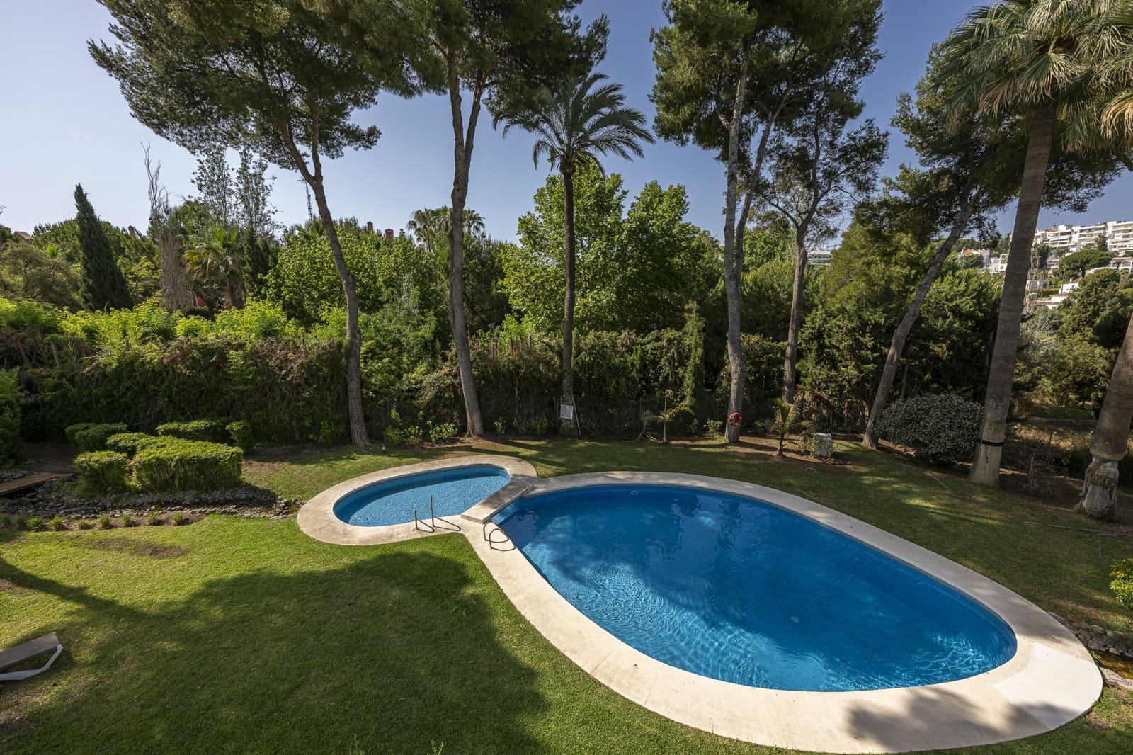 4 soveværelse Villa til salg i Nueva Andalucia med swimmingpool garage - € 2.495.000 (Ref: 9796902)