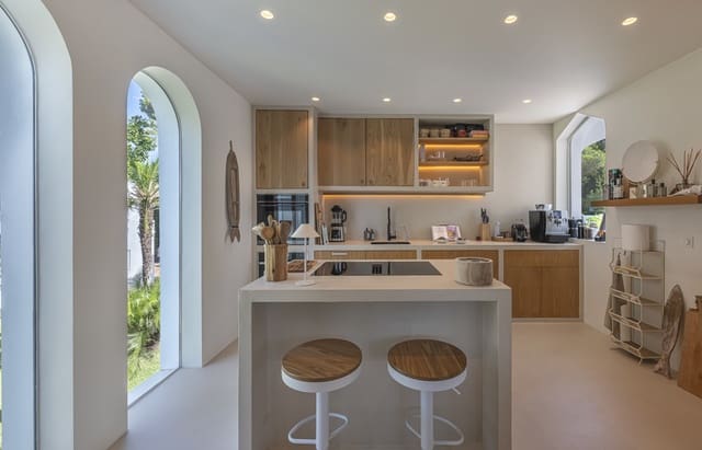 4 chambre Villa/Maison à vendre à Nueva Andalucia, Marbella avec piscine garage - 2 495 000 € (Ref: 9796902)