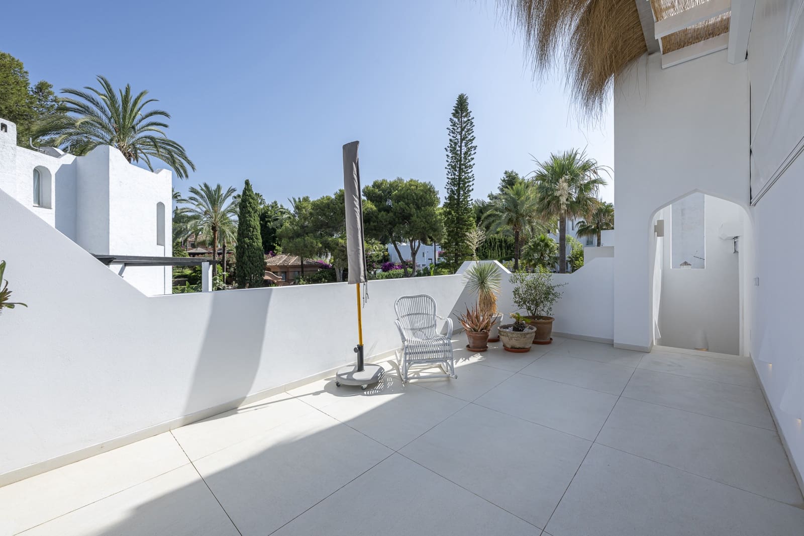 Chalet de 4 habitaciones en Nueva Andalucia en venta con piscina garaje - 2.495.000 € (Ref: 9796902)