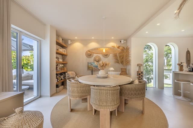 4 chambre Villa/Maison à vendre à Nueva Andalucia, Marbella avec piscine garage - 2 495 000 € (Ref: 9796902)