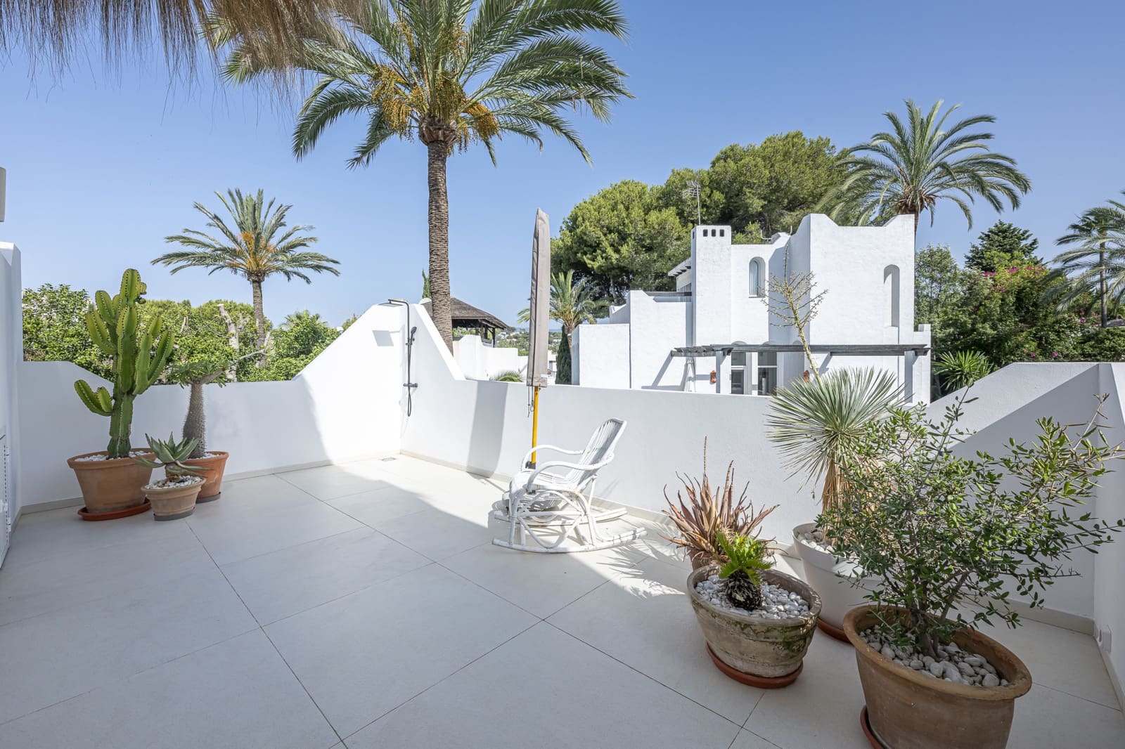 Chalet de 4 habitaciones en Nueva Andalucia en venta con piscina garaje - 2.495.000 € (Ref: 9796902)