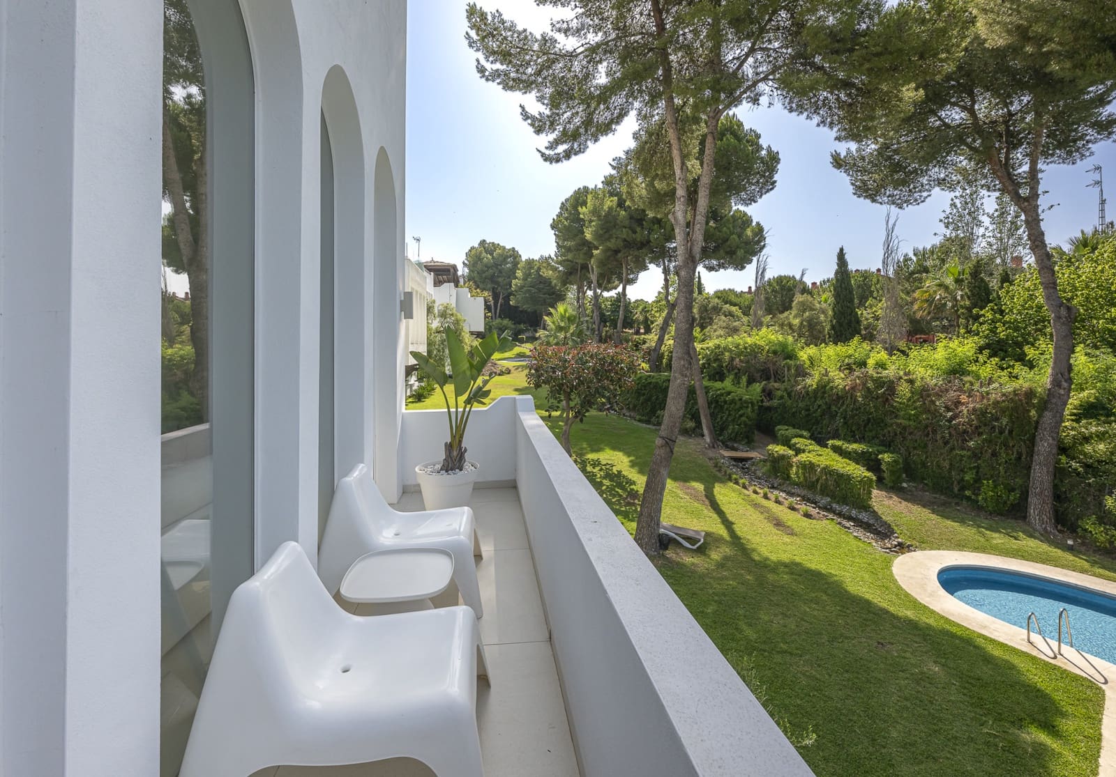 Chalet de 4 habitaciones en Nueva Andalucia en venta con piscina garaje - 2.495.000 € (Ref: 9796902)