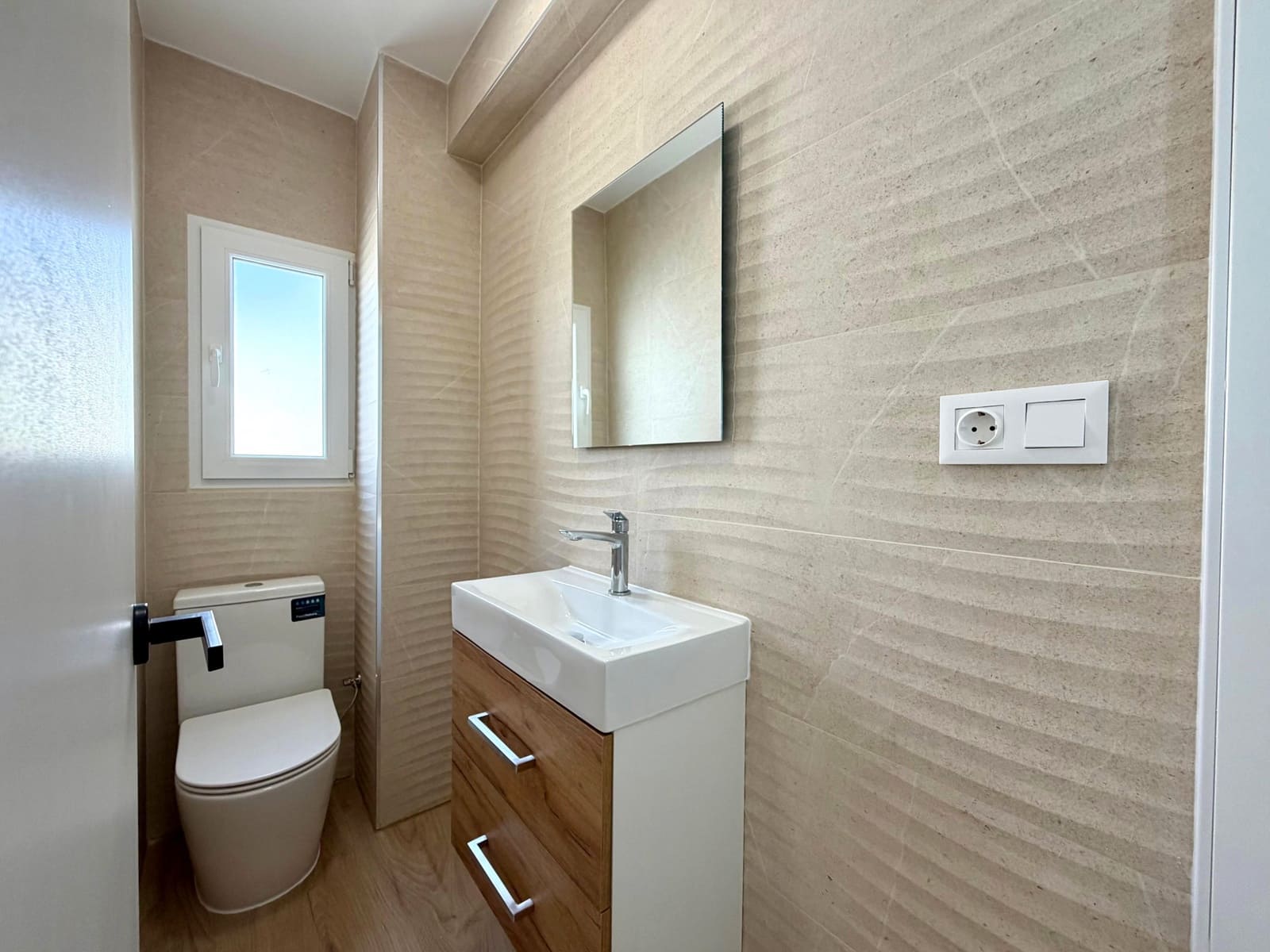 4 bedroom Apartment for sale in Altea - € 325,000 (Ref: 9796903)