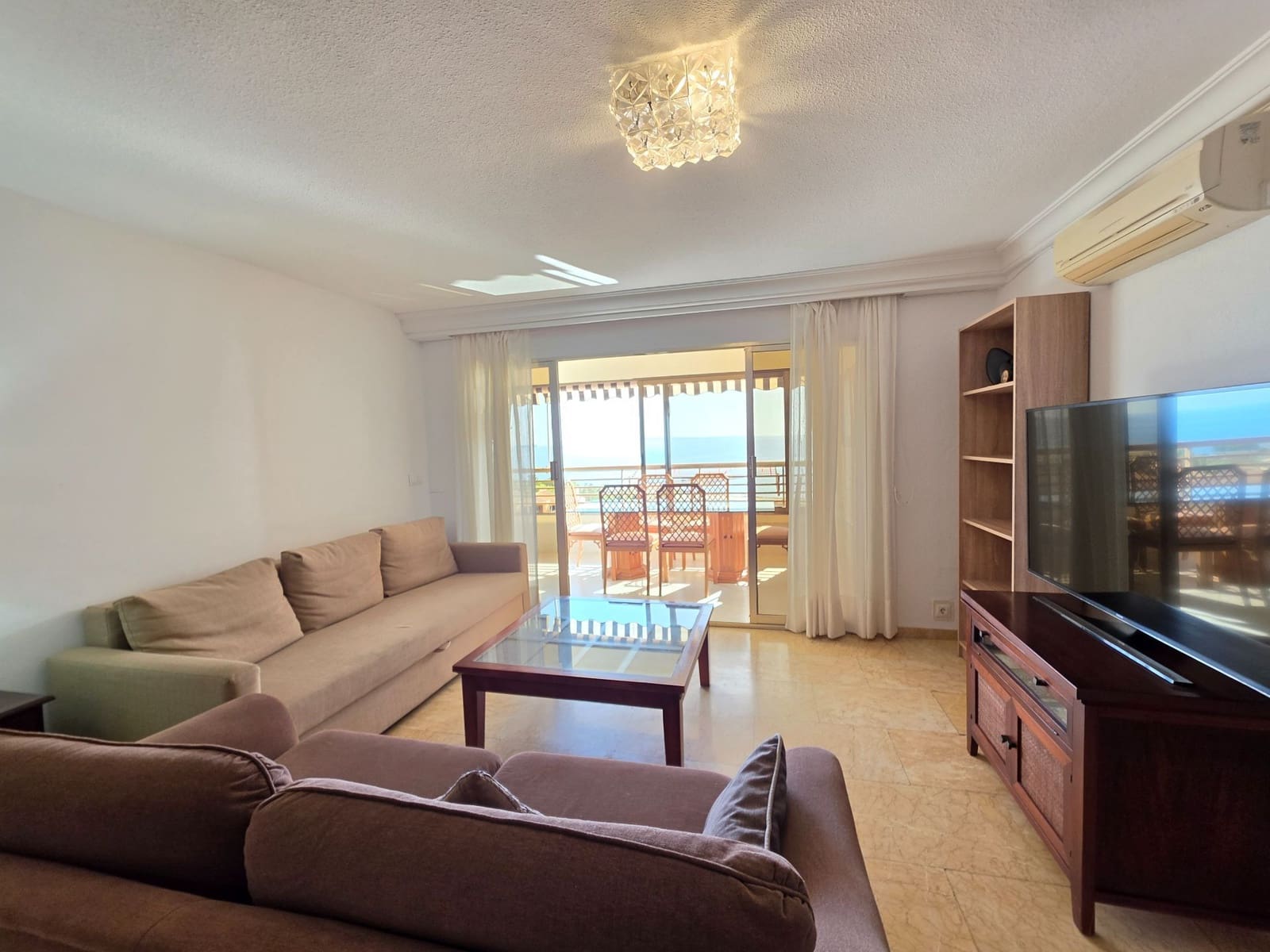 Piso de 2 habitaciones en Alicante / Alacant ciudad en alquiler con piscina garaje - 1.600 € (Ref: 10057442)