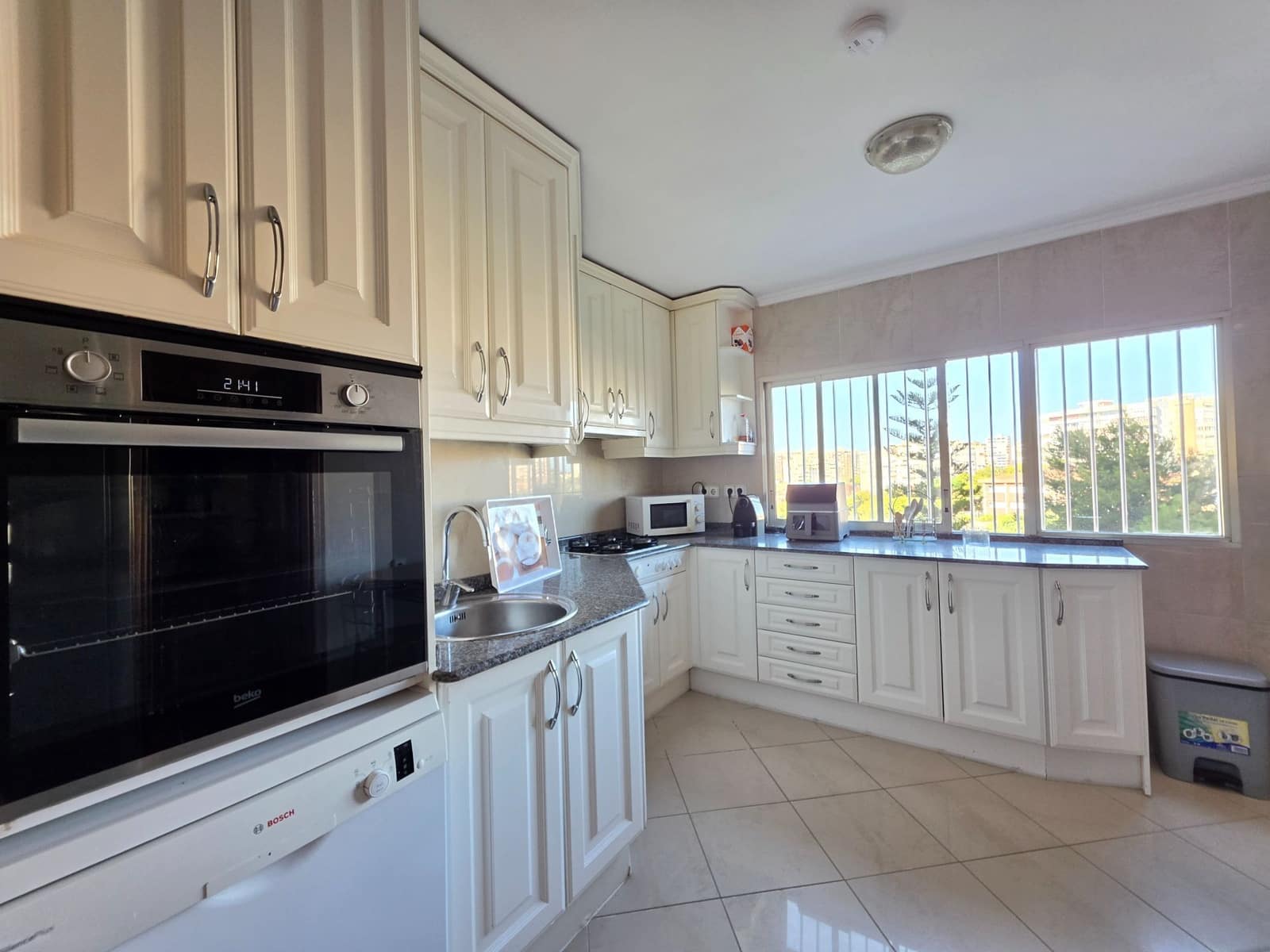 Piso de 2 habitaciones en Alicante / Alacant ciudad en alquiler con piscina garaje - 1.600 € (Ref: 10057442)