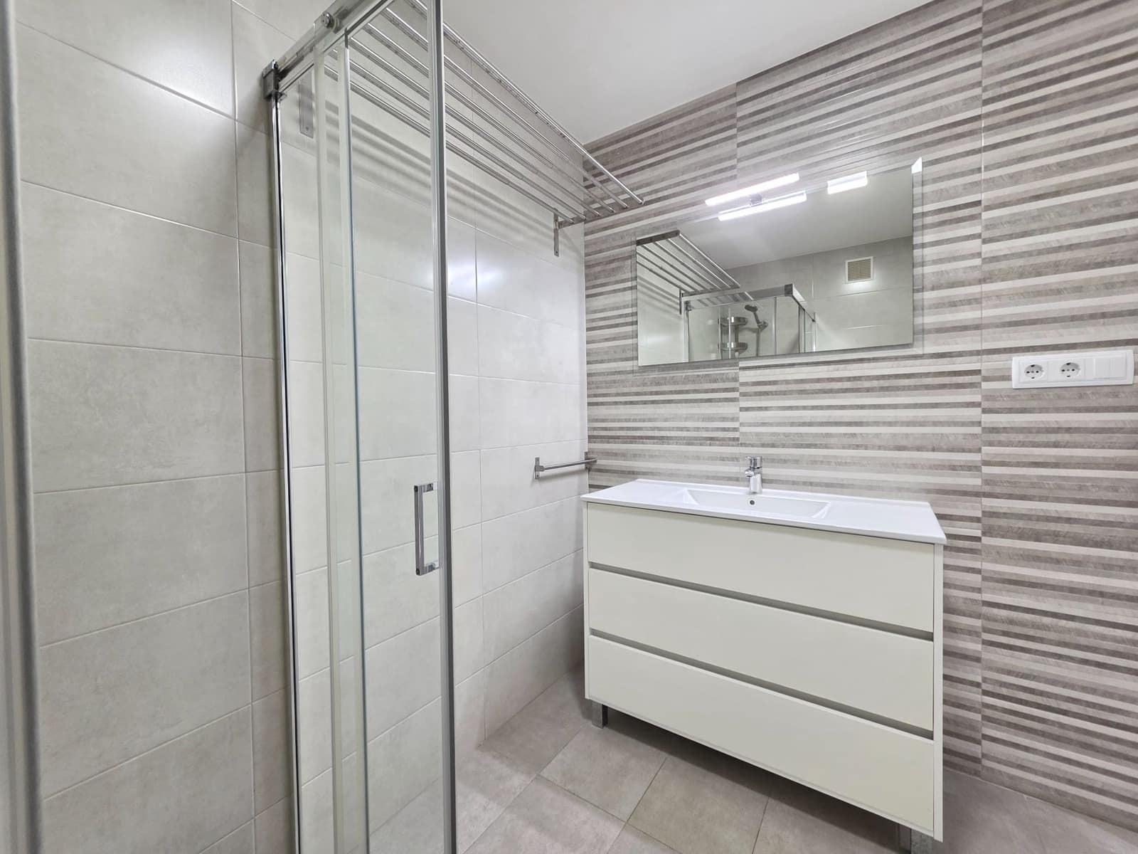 2 soverom Leilighet til leie i Elche / Elx med garasje - € 995 (Ref: 10057444)